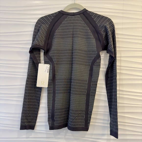 NWT Athletic Athleisure Minimalist RARE Lululemon About That Base LS Top - Picture 7 of 9